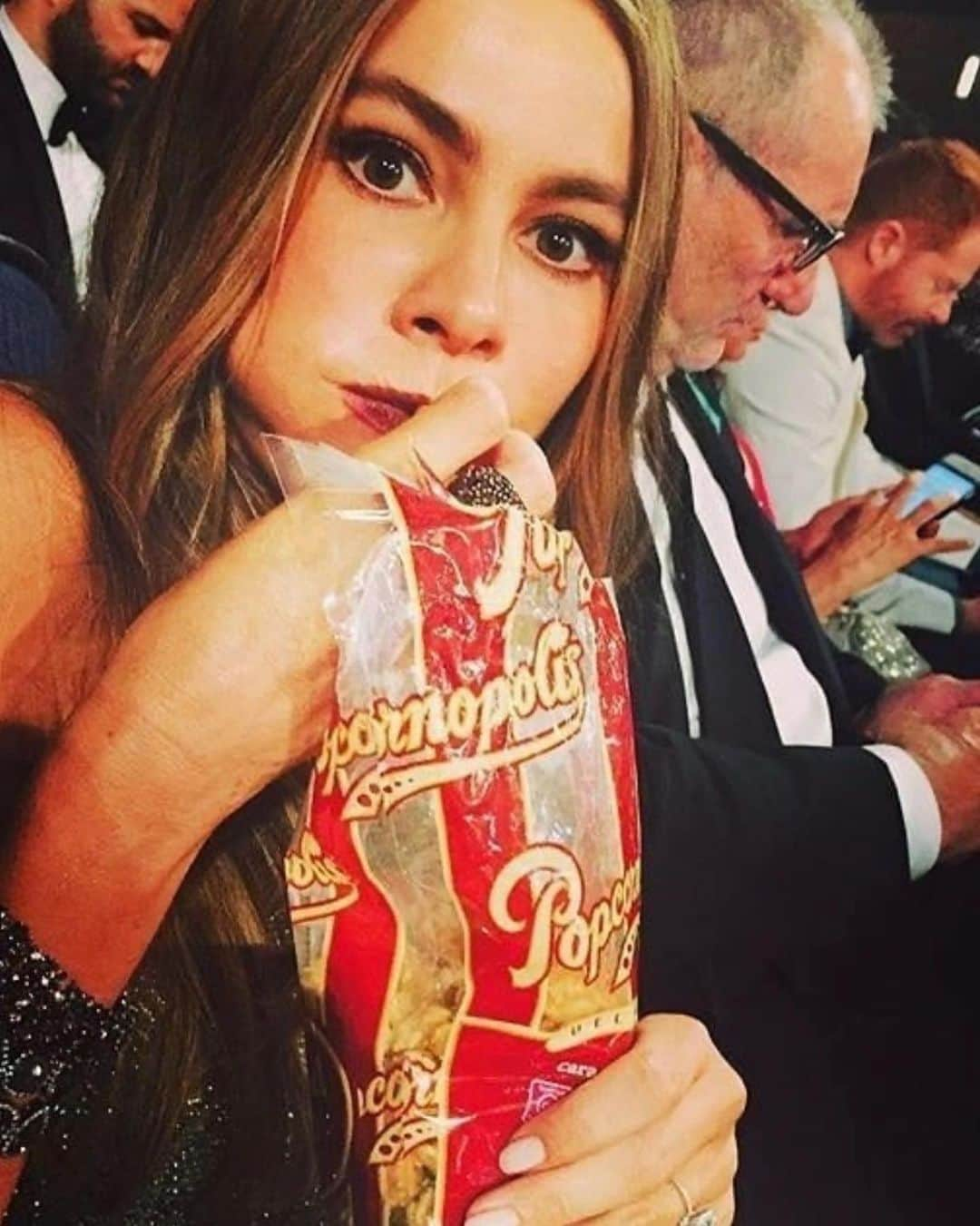 ソフィア・ベルガラさんのインスタグラム写真 - (ソフィア・ベルガラInstagram)「When u like to snack !!🤣🤣☺️☺️🍩🍿🍪🍫🌭🍌」9月21日 13時29分 - sofiavergara