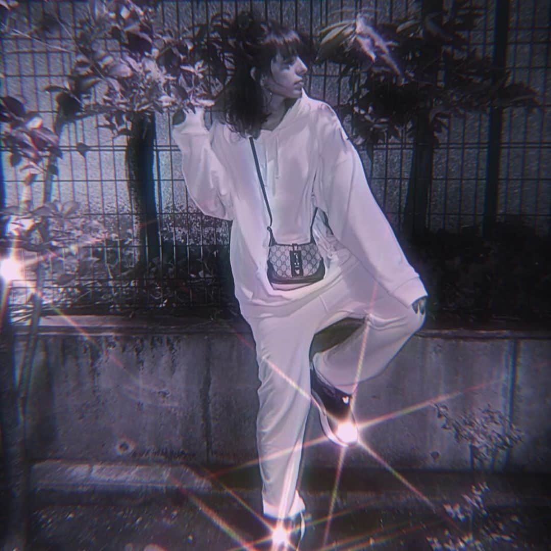 IVANさんのインスタグラム写真 - (IVANInstagram)「🐸🦋🐇🤍 🤍 🤍 🤍 👽👝 @gucci  @puma  #hmstudio」9月21日 13時44分 - fresanaca