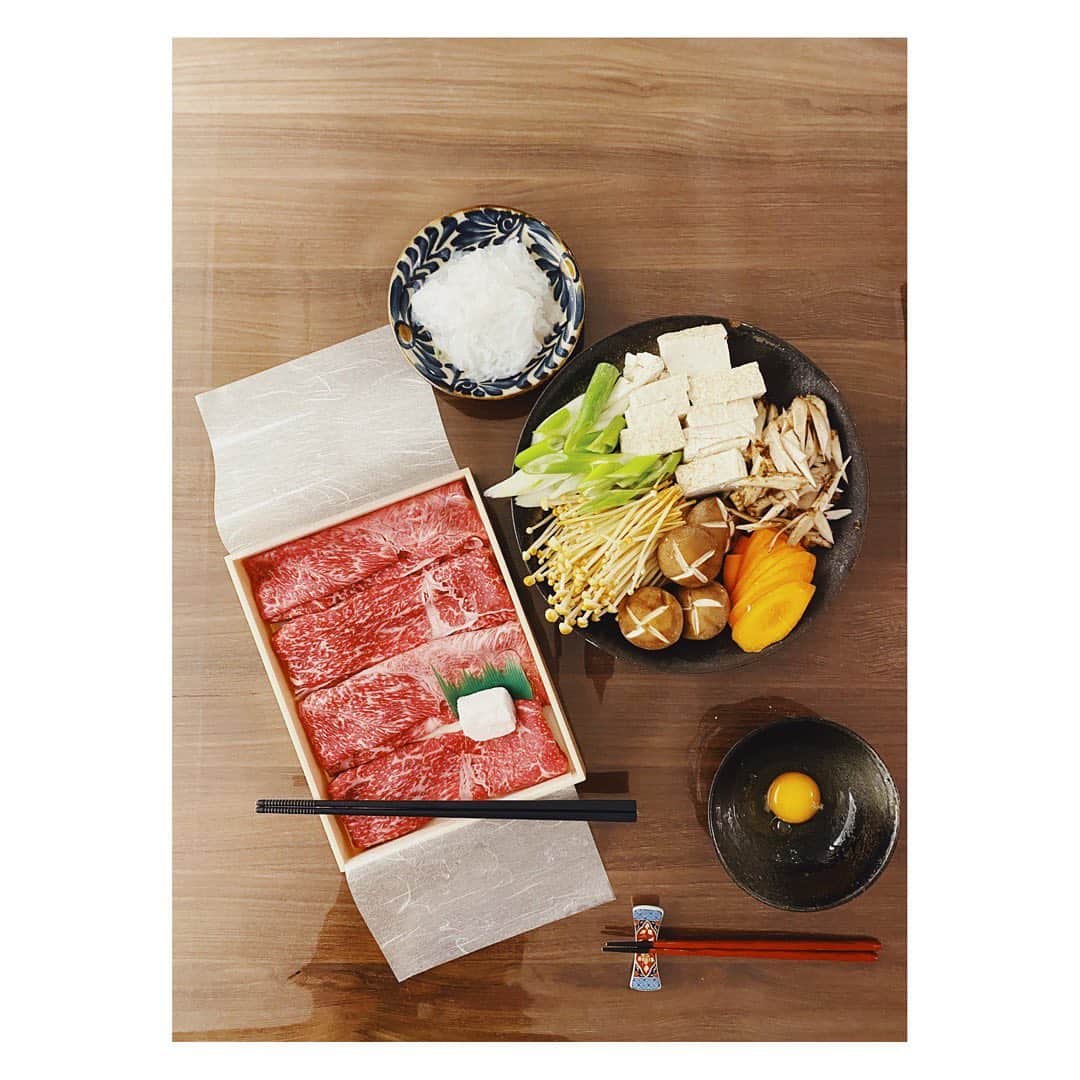 柏木作夢さんのインスタグラム写真 - (柏木作夢Instagram)「ふるさと納税って素敵なの。 フカフカの肉ベッドに顔をうずめたい。 ・・・・・・・ #ふるさと納税#すき焼き#dinner#foodporn #肉のシングルベッド」9月21日 13時45分 - samukashiwagi