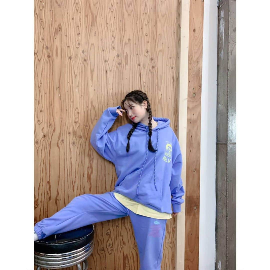 TWICEさんのインスタグラム写真 - (TWICEInstagram)「#adlv🌻」9月21日 13時58分 - twicetagram