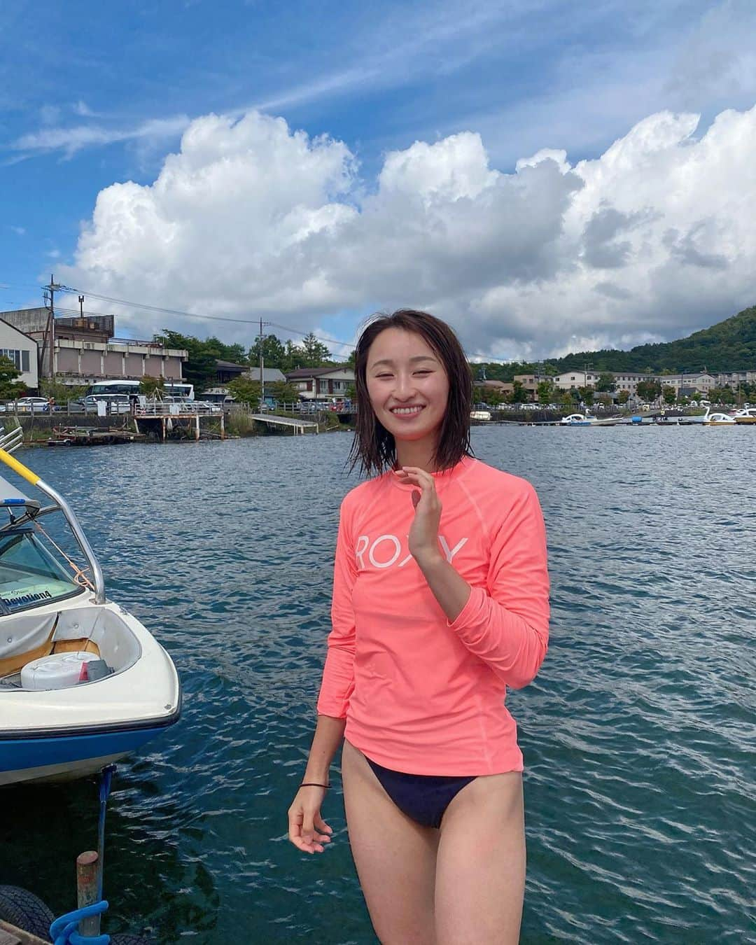 西野沙瑛さんのインスタグラム写真 - (西野沙瑛Instagram)「ウェイクサーフィンしに山中湖へ🏄‍♀️ 最近急に涼しくなったから 少し寒かった😂  動画はまた載せます、、🤭❤️  #ゴルフ女子 #ゴルフ男子 #ゴルフコーデ #スポーツ女子  #ゴルフウェア #スポーツ #golf #골프 #골프스타그램 #골프장 #라운드 #골프스윙 #골프사랑 #골프레슨 #아이언샷 #스크린골프  #トレーニング #トレーニング女子 #筋トレ #筋トレ女子 #golfstagram #golfswing #girlsgolf #ウェイクサーフィン」9月21日 14時11分 - sae_golf