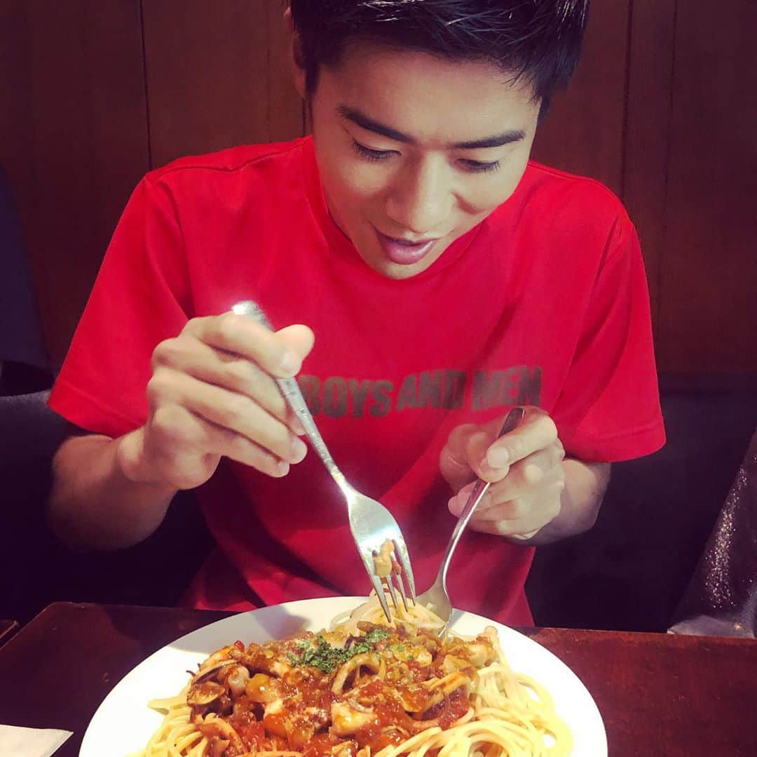 BOYS AND MENさんのインスタグラム写真 - (BOYS AND MENInstagram)「お昼休憩中🍝  ボイメンTで街中を堂々と歩く🚶‍♂️笑 また、この後特典会で会える方は楽しみましょう✌️  #ボイメン #いつでも自然体」9月21日 14時12分 - boysandmen_official