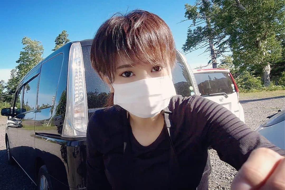 スーパーナブラのインスタグラム：「． ． わたしの撮影登山って ． 基本的に平均コースタイムの倍かかります 8時間かかる羅臼岳なら16時間って訳には日が暮れるのでいきませんが、朝4時に出て19時頃下山したから15時間くらいかかったかも😅 ． ミスターコースタイムと呼ばれる剱岳の先生との剱岳アタックも倍の時間がかかりました😅 ． わたしは止まって カメラマンさんが撮影地点に着いたら わたしは進み出して ↑ こんなことを繰り返してるので 倍の時間がかかるわけです😅 ． 次のトムラウシの平均コースタイムは11時間💦 ． ． いろいろあって編集が遅れていますが 剱岳編、斜里岳編、近日投稿させていただきます！ ． 山で ツノがあってストックをエックスにしている小さな生き物がいたらわたしですので、ぜひお声を掛けてくださいね😊😊😊 ． ． #剱岳#立山#富山#北陸#夏山 #登山#山ガール#風景#海#温泉#旅館 #新幹線#サンダーバード#黒部#車中泊 #景色#釣り#ブラックバス#マグロ #発見#おでかけ#女子旅#ツーリング#魚 #自然#釣り#釣りガール#YouTube#旅」