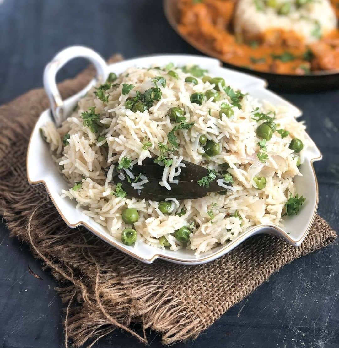 Archana's Kitchenさんのインスタグラム写真 - (Archana's KitchenInstagram)「Peas Pulao Recipe is essentially a simple whole spice pulao with added goodness of green peas that adds great flavour to this rice dish. Pair it with a simple dal or a lip smacking gravy be it vegetarian or non vegetarian and you're good to go. Get the recipe from the smart.bio link in my profile @archanaskitchen. . . . . . #recipes #easyrecipes #lunch #lunchrecipes #Indiandinner #jeerarice #peas #peaspulao  #northindian #northindianfood #archanaskitchen #healthyeating #highprotein #homemadefood #eatfit #cooking #food #healthyrecipes #foodphotography #recipeoftheday #comfortfood #deliciousfood #delicious #instayum #food」9月21日 14時30分 - archanaskitchen