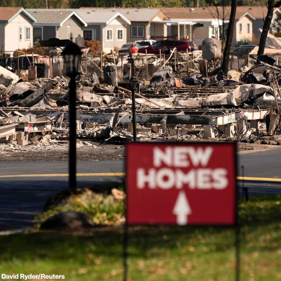ABC Newsさんのインスタグラム写真 - (ABC NewsInstagram)「A sign advertising new homes stands in a neighborhood severely damaged by a recent wildfire in Medford, Oregon.」9月21日 14時33分 - abcnews