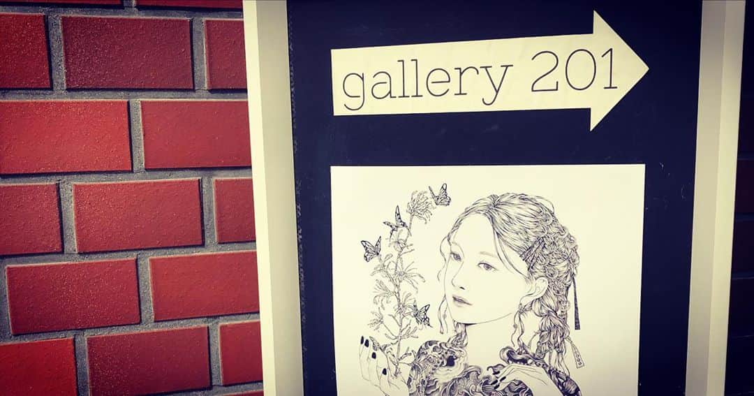 風間由次郎のインスタグラム：「アートチャージ🎨 🖋>>>>>>>>>>🖤  Place:Gallery201 ELLY KAWAGUCHI Solo Exhibition IN #gallery201 #人も空間も作品も心地良く素敵」
