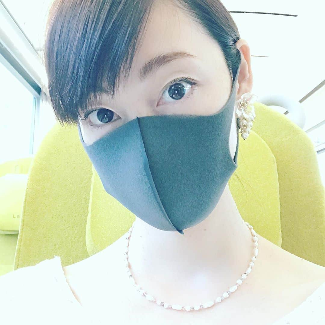 佐藤康恵さんのインスタグラム写真 - (佐藤康恵Instagram)「自粛以来ひさびさに乗せてあげた特急ラビュー🚆🌟に大喜びの息子(^^) 私も撮影してくれました💖 ラビューシートのイエローが私は好き♡あと、全てのシートにコンセント付いているのもとっても助かる❣️ ☆ ☆ ☆ 💖💖💖 佐藤康恵音楽配信はコチラから🔽 https://big-up.style/E9iLo640Kb 💖💖💖 佐藤康恵のYouTubeチャンネル Yasue Sato Music ♡♪🔽 https://youtu.be/QTVidBCnG9Q  #laview #ysjewel #yasuesato #佐藤康恵 #japanesemodel #luje #japaneseactress #singer #歌手 #女優 #モデル #youtuber #曲リリース #mama #二児の母 #spotify #サンシャインアワーズ #sunshinehours」9月21日 14時54分 - yasuesato.official