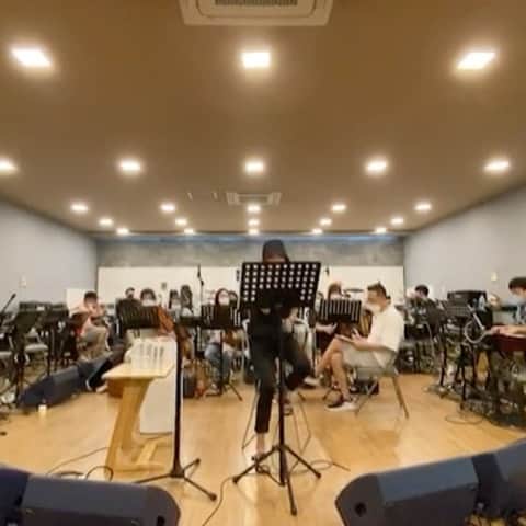 キム・ボヒョンのインスタグラム：「임현기음악감독님 @hyunkee_director7  그리고 최고의 세션분들과 🖤 #mbn #로또싱어 #추석 10월 3일 밤 9시 #첫방송 !!!」