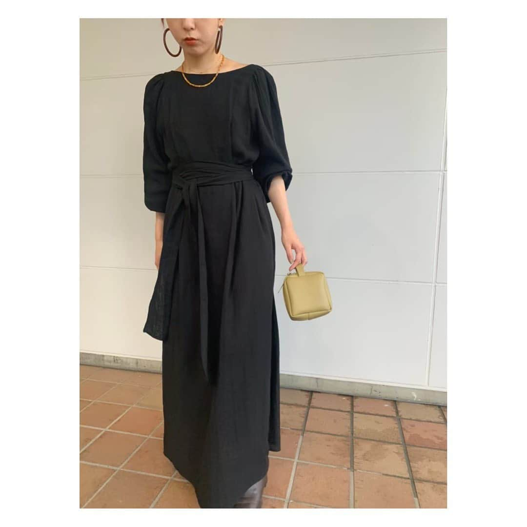 ETRÉ TOKYO ストアさんのインスタグラム写真 - (ETRÉ TOKYO ストアInstagram)「@etretokyo﻿ ﻿ Staff：ルミネ新宿店 ﻿ Kobi 157cm【@etretokyo_kobi 】 ﻿  #バックオープンコットンワンピース ￥26,000 + TAX 着用 : BLACK   《 INFORMATION 》﻿ ﻿ ルミネスペシャルキャンペーン﻿ "LUMINE CARD 10%OFF campaign"を﻿ 期間限定で開催致します。﻿ ﻿ ー開催期間ー﻿ 9/10(木) - 9/22(火)﻿ ﻿ 【LUMINE SHINJUKU STORE】﻿ ETRÉ TOKYO ルミネ新宿2店﻿ TEL：03-5989-0979﻿ ー営業時間ー﻿ (平日、土日祝：11:00-20:00）﻿  #etretokyo#etre#fashion#ootd#outfit#coordinate#mineby3mootd#casual#etretokyoshinjuku #etretokyoosaka#etretokyo_staff_ootd﻿ #2020etre_aw  #エトレ#エトレトウキョウ#秋コーデ#シンプルコーデ#大人コーデ#大人カジュアル #オープンバックドレス #オープンバック#ルミネ新宿」9月22日 0時20分 - etretokyo_store