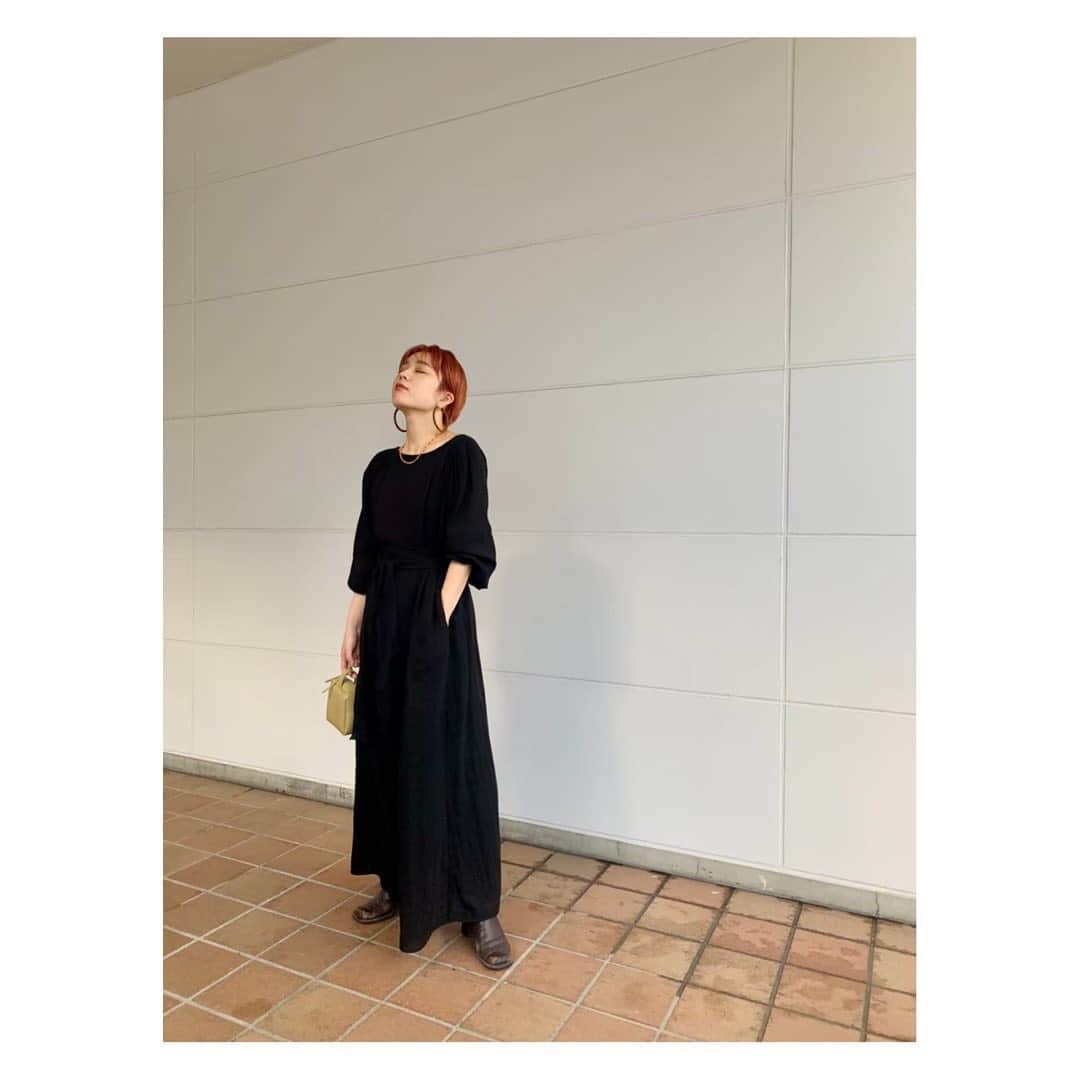 ETRÉ TOKYO ストアさんのインスタグラム写真 - (ETRÉ TOKYO ストアInstagram)「@etretokyo﻿ ﻿ Staff：ルミネ新宿店 ﻿ Kobi 157cm【@etretokyo_kobi 】 ﻿  #バックオープンコットンワンピース ￥26,000 + TAX 着用 : BLACK   《 INFORMATION 》﻿ ﻿ ルミネスペシャルキャンペーン﻿ "LUMINE CARD 10%OFF campaign"を﻿ 期間限定で開催致します。﻿ ﻿ ー開催期間ー﻿ 9/10(木) - 9/22(火)﻿ ﻿ 【LUMINE SHINJUKU STORE】﻿ ETRÉ TOKYO ルミネ新宿2店﻿ TEL：03-5989-0979﻿ ー営業時間ー﻿ (平日、土日祝：11:00-20:00）﻿  #etretokyo#etre#fashion#ootd#outfit#coordinate#mineby3mootd#casual#etretokyoshinjuku #etretokyoosaka#etretokyo_staff_ootd﻿ #2020etre_aw  #エトレ#エトレトウキョウ#秋コーデ#シンプルコーデ#大人コーデ#大人カジュアル #オープンバックドレス #オープンバック#ルミネ新宿」9月22日 0時20分 - etretokyo_store