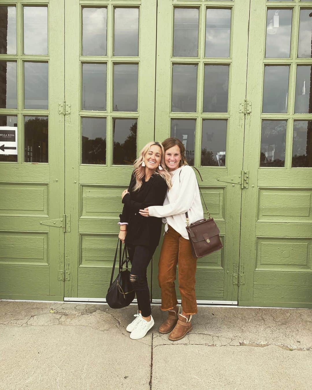ブリット・ニコルのインスタグラム：「You might not know this about me, I take pictures of EVERYTHING ☺️ Really good weekend in South Dakota!」