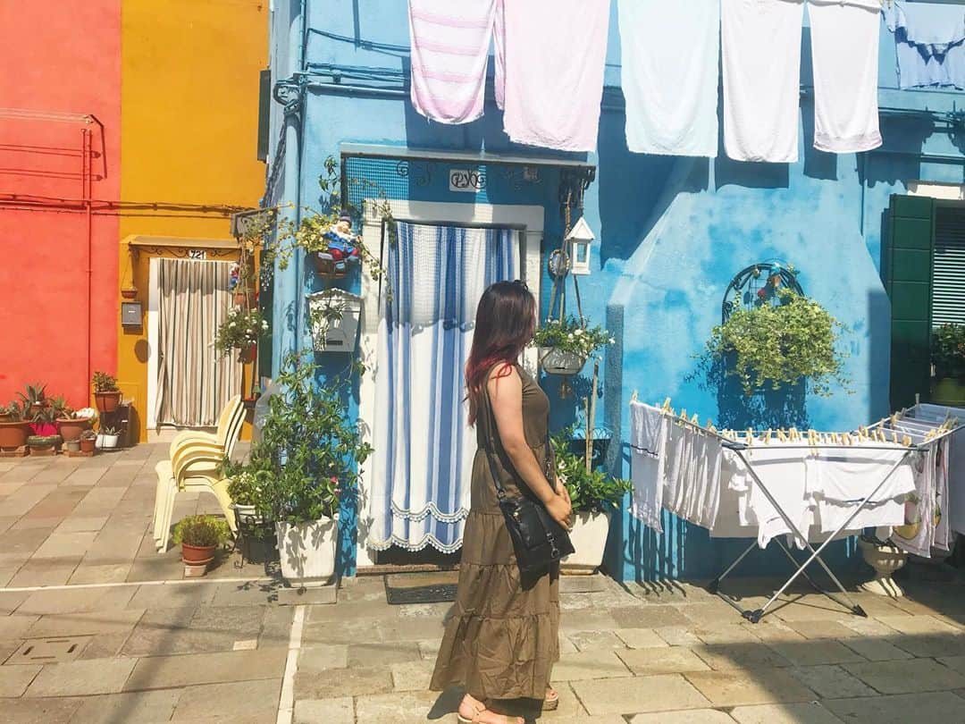 Nagisa 나기사のインスタグラム：「日本に帰国して早1年。﻿ 去年は1年後がこんな感じになってるとは思わなかったなー。﻿ ﻿ 今は旅行も出来ないので、過去の思い出。﻿ これだけ好き放題に生きてても、「もっと旅行しておけば良かった」「あの時あれ買っておけば良かった」「あれしておけば良かった」﻿ 後悔は尽きないので、ほんと好きなように生きないとな。﻿ ﻿ 目下の目標としては、趣味を作る。﻿ ﻿」