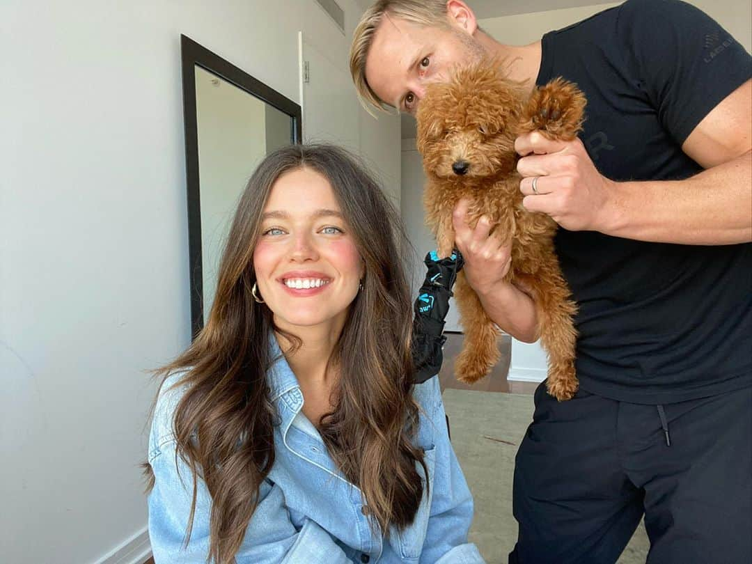 エミリー・DiDonatoさんのインスタグラム写真 - (エミリー・DiDonatoInstagram)「Was trying to take a YouTube thumbnail but got photobombed by two cuties ❤️❤️❤️❤️」9月22日 0時51分 - emilydidonato