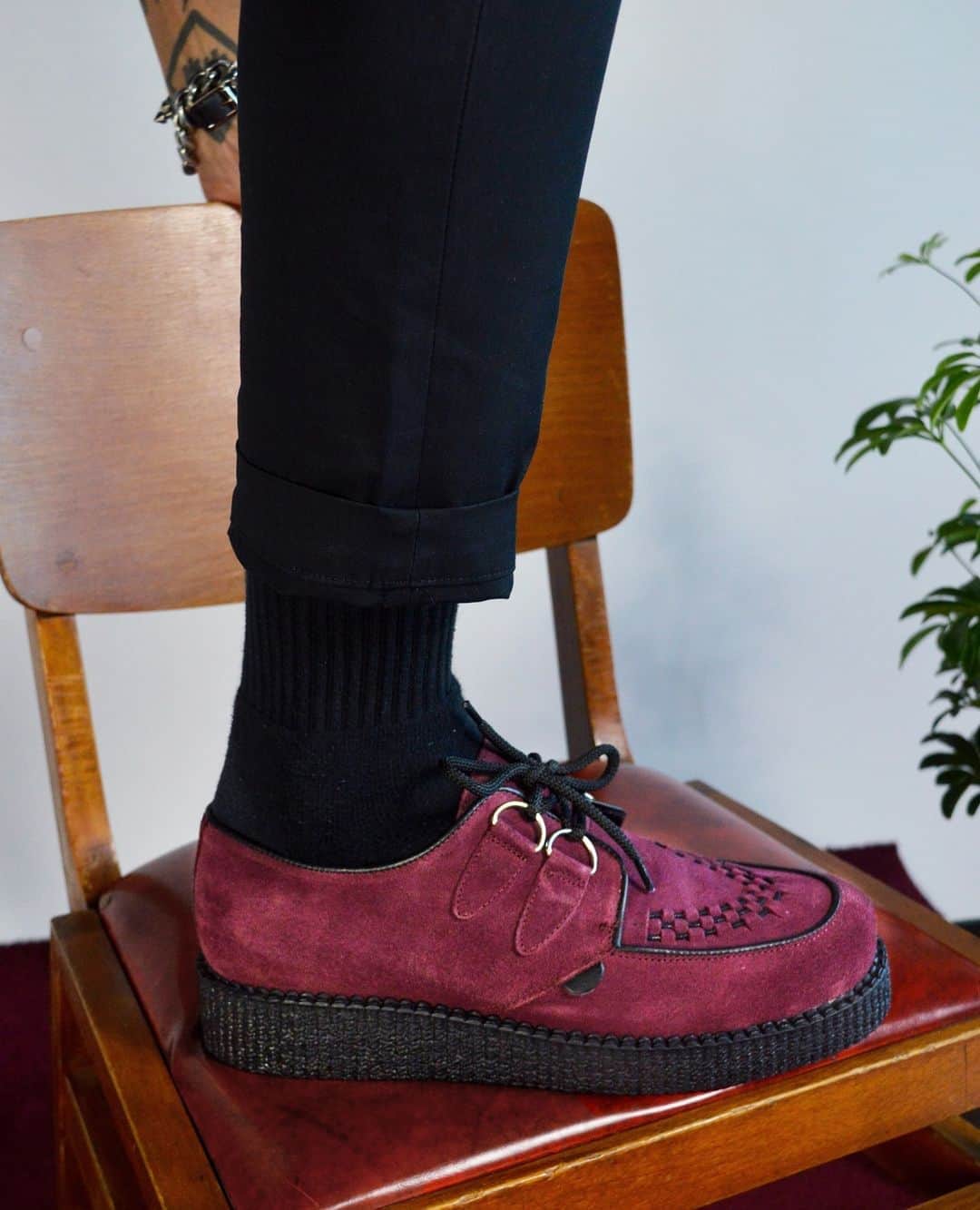 アンダーグラウンドのインスタグラム：「The Original Wulfrun Creeper- this single sole version in a luxury burgundy suede. Available from our Online store and some selected stockists.⁠ ⁠ ⁠ ⁠ #UndergroundEngland #UndergroundShoes #UndergroundCreeper #WulfrunCreeper #Creepers #Underground #Wulfrun #OriginalCreeper #algender lo」