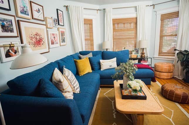 HGTVさんのインスタグラム写真 - (HGTVInstagram)「Interior designer Angela Belt (@_angelabelt) knows how to bring a room to life. 🤗 Angela turned her West Hartford, Connecticut townhouse into a cozy home for Leon and Brooklyn, her husband and daughter. 🏡 With spaces to work, study and spend time together, Angela nailed a modern family's needs with this design. 🥳 Tour the rest of her home at the link in our profile. 🔝 ⁠⠀ ⁠⠀ #design #interiordesign #angelabelt #workfromhome #connecticut #townhouse #hometour」9月22日 1時02分 - hgtv