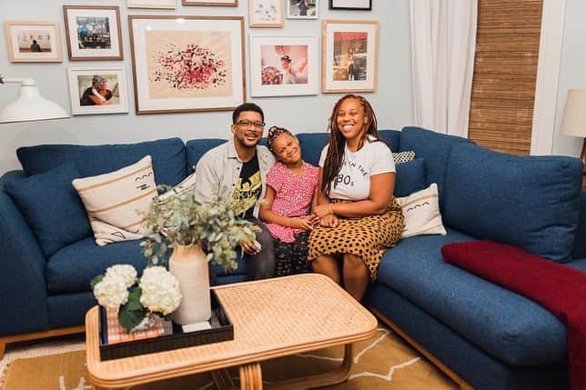 HGTVさんのインスタグラム写真 - (HGTVInstagram)「Interior designer Angela Belt (@_angelabelt) knows how to bring a room to life. 🤗 Angela turned her West Hartford, Connecticut townhouse into a cozy home for Leon and Brooklyn, her husband and daughter. 🏡 With spaces to work, study and spend time together, Angela nailed a modern family's needs with this design. 🥳 Tour the rest of her home at the link in our profile. 🔝 ⁠⠀ ⁠⠀ #design #interiordesign #angelabelt #workfromhome #connecticut #townhouse #hometour」9月22日 1時02分 - hgtv