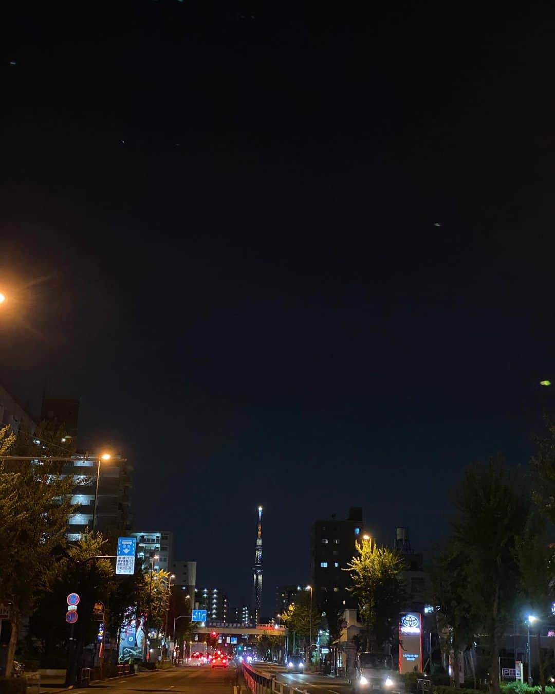平山ユージさんのインスタグラム写真 - (平山ユージInstagram)「葛飾の夜空は東京だけど広い🌌 気持ち良いね〜✨✨ It’s in Tokyo but the night sky of Katsushika is open🌌feeling good to see✨✨ #katushika #葛飾　#空が広い　#ひじき #お花茶屋　#昔ながらの心地よさ　#商店街　#タピオカ　#美味い　#納骨　#四十九日法要　#水戸街道　#東京スカイツリー」9月22日 1時05分 - yuji_hirayama_stonerider