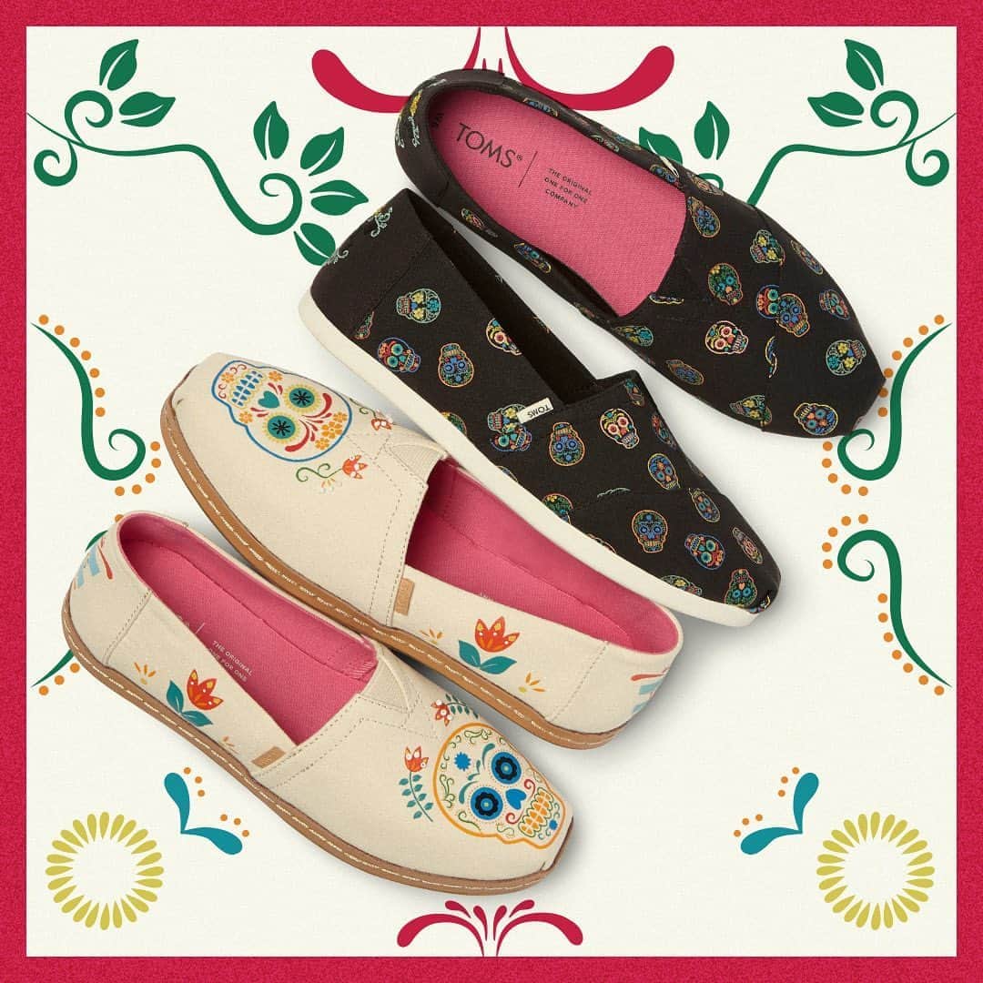 トムズシューズのインスタグラム：「Introducing two limited-edition styles inspired by the long-standing Mexican tradition, Día de los Muertos, featuring vibrant, calavera-themed prints.⁠⠀ ⁠⠀ In honor of Día de los Muertos, TOMS Giving Partner Self Help Graphics & Art will be holding free virtual workshops throughout the month of October that are rooted in traditional art mediums, like paper mache and mask making. Follow @shg1970 to take part. ⁠⠀」