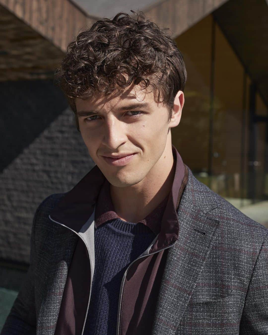 カナーリのインスタグラム：「The latest #Canali1934 collection invites you to rediscover yourself and nurture your idea of beauty with new motivations. Discover the new #CanaliFW20 collection. Model: @albertoperazzolo  Photographer: @alessandro_burzigotti  #CanaliFW20 #ChasingBeauty #MadeInItaly」
