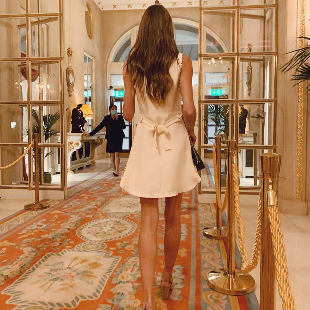 エレノア・カルダーさんのインスタグラム写真 - (エレノア・カルダーInstagram)「Yesterday @theritzlondon wearing @miumiu 🎀 .. (& the first time this year I’ve worn a dress, makeup AND heels) 👀」9月22日 1時11分 - eleanorcalder