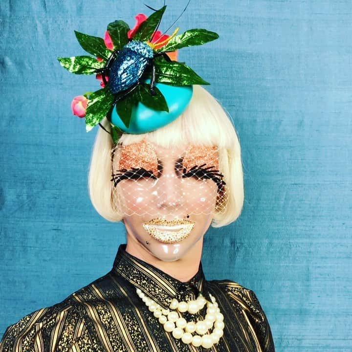 のインスタグラム：「#newseason #behindthescenes and #onthebrink at #piersatkinson studio.... #mask4mask #mask #masque #maquillage」
