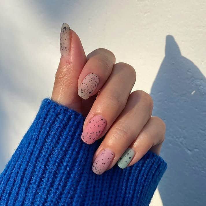 Icegel Nailさんのインスタグラム写真 - (Icegel NailInstagram)「가을 햇살에 더 예뻐보이는 #아이스젤 #달마시안젤 가을감성! 예뻐요~~👏👏👏  #repost @asuka_nail_ ・・・ 나에게선 절대 나오지 않는 감성샷 ㅋ 사진 감싸해용 언니 ♡ 신상품 #달마시안젤 컬러 하나로 세련미 뿜뿜하는 달마시안젤 챠트도 만들기전에 이미 사진들고오신 🤭🤭 수고하셨어요 손발 다하시느라 ㅎ . . . #그라데이션네일 #네일 #네일아트 #대구네일 #블링네일 #프렌치네일 #네일스타그램 #효목동 #아스카네일 #소통 #젤네일 #일상 #대구네일잘하는곳 #효목동네일 # #대구동구네일 #대구  #동구시장네일 #nail #스와로브스키네일 #화려한네일아트 #그라데이션네일아트   #파우더네일 #패디젤네일」9月22日 1時14分 - icegelnail