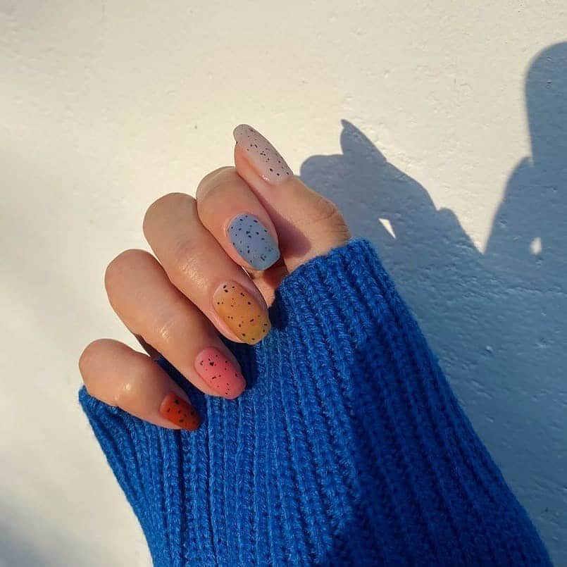 Icegel Nailさんのインスタグラム写真 - (Icegel NailInstagram)「가을 햇살에 더 예뻐보이는 #아이스젤 #달마시안젤 가을감성! 예뻐요~~👏👏👏  #repost @asuka_nail_ ・・・ 나에게선 절대 나오지 않는 감성샷 ㅋ 사진 감싸해용 언니 ♡ 신상품 #달마시안젤 컬러 하나로 세련미 뿜뿜하는 달마시안젤 챠트도 만들기전에 이미 사진들고오신 🤭🤭 수고하셨어요 손발 다하시느라 ㅎ . . . #그라데이션네일 #네일 #네일아트 #대구네일 #블링네일 #프렌치네일 #네일스타그램 #효목동 #아스카네일 #소통 #젤네일 #일상 #대구네일잘하는곳 #효목동네일 # #대구동구네일 #대구  #동구시장네일 #nail #스와로브스키네일 #화려한네일아트 #그라데이션네일아트   #파우더네일 #패디젤네일」9月22日 1時14分 - icegelnail