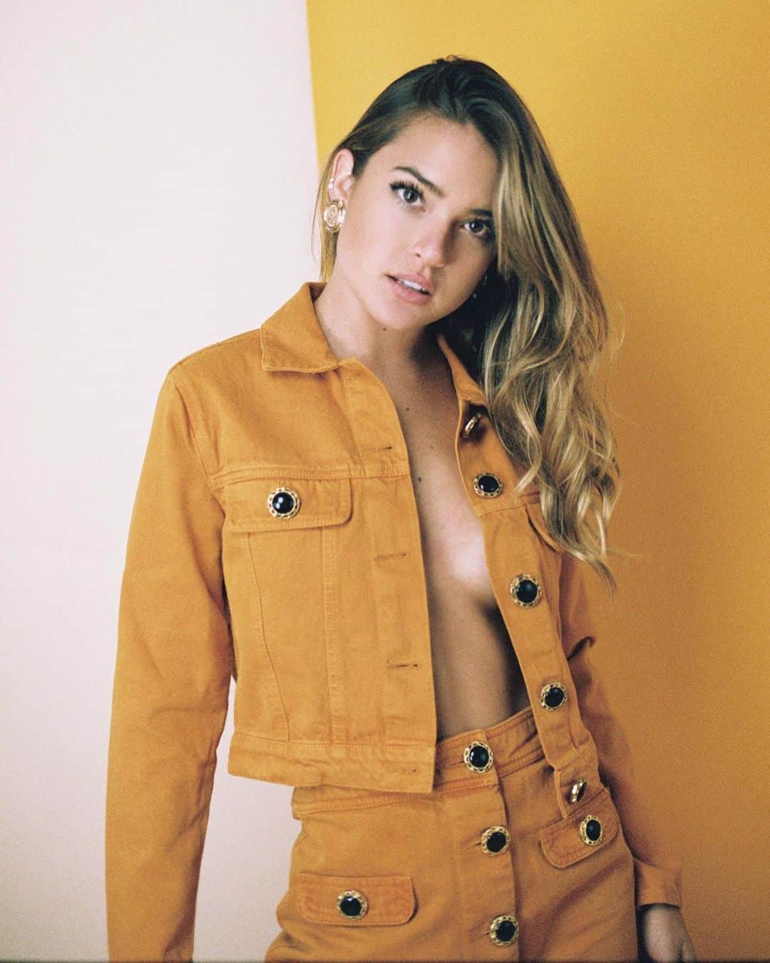ヴェール・ゲンタのインスタグラム：「Let’s do this Monday ✨」