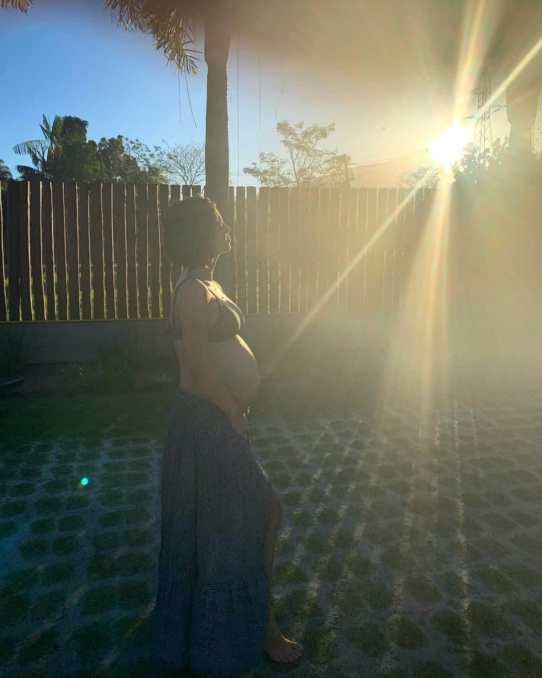 ステファニー・ブリットのインスタグラム：「Menos uma semana pra gente se encontrar meu filho... Cada vez mais pertinho, e meu coração dispara só de imaginar o momento de olhar nos seus olhinhos! 💙 . . 📸: @kayky.brito」