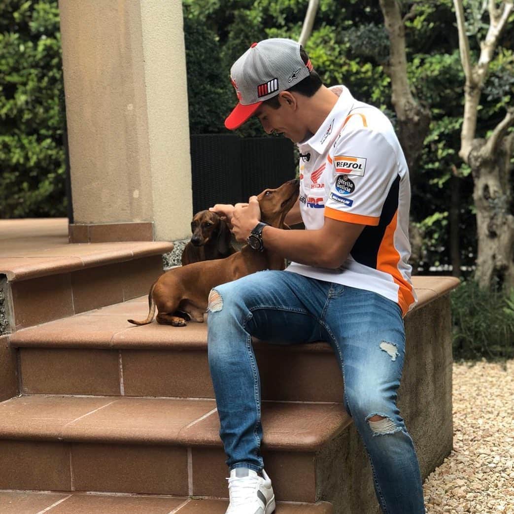 レプソル・ホンダのインスタグラム：「Nice to see you again @marcmarquez93!  We'll let you all know what we talked about soon 😉」