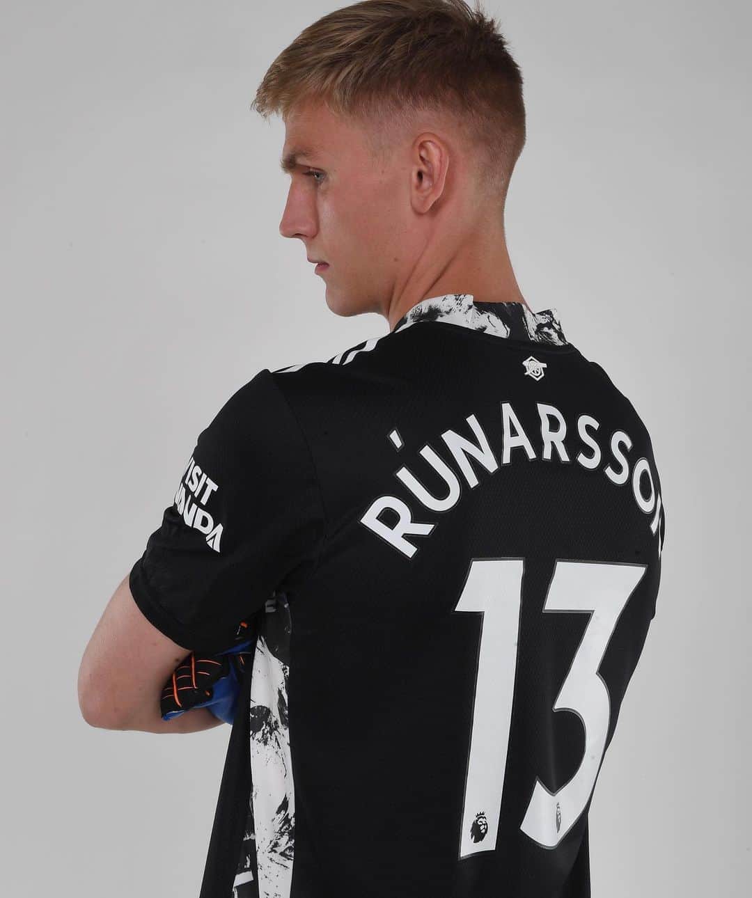 アーセナルFCさんのインスタグラム写真 - (アーセナルFCInstagram)「🇮🇸 Welcome to The Arsenal, Alex Runarsson!  #Arsenal #Gunners #Runarsson #Iceland」9月22日 1時31分 - arsenal