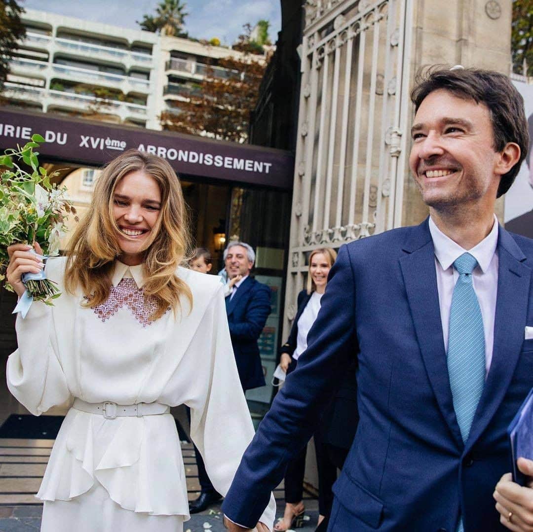 British Vogueさんのインスタグラム写真 - (British VogueInstagram)「Supermodel #NataliaVodianova said “OUI” to her long-time love Antoine Arnault in an intimate ceremony at the town hall in Paris’s 16th arrondissement today. The chic bride wore a cream collared blouse and skirt set with strong shoulders and cinched waist detail by @Ulyana_Sergeenko_Moscow couture. The newlyweds, who got engaged on New Year’s Eve, had intended to marry at Saint-Pierre d’Hautvillers in June, but were forced to change their plans due to the pandemic. It did nothing to dampen spirits in Paris, where the couple were showered with flower petals by their guests as they emerged from the venue as man and wife. Click the link in bio for more on their wedding day celebrations.」9月22日 1時43分 - britishvogue