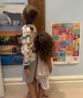 ジェシカ・エニス＝ヒルさんのインスタグラム写真 - (ジェシカ・エニス＝ヒルInstagram)「Monday morning measure before school and nursery! I can’t believe how much these two have changed over the past few weeks. We’ve all craved parts of our normal routine again, but it feels so strange not having my little (not so little) shadows with me all the time.」9月21日 17時00分 - jessicaennishill