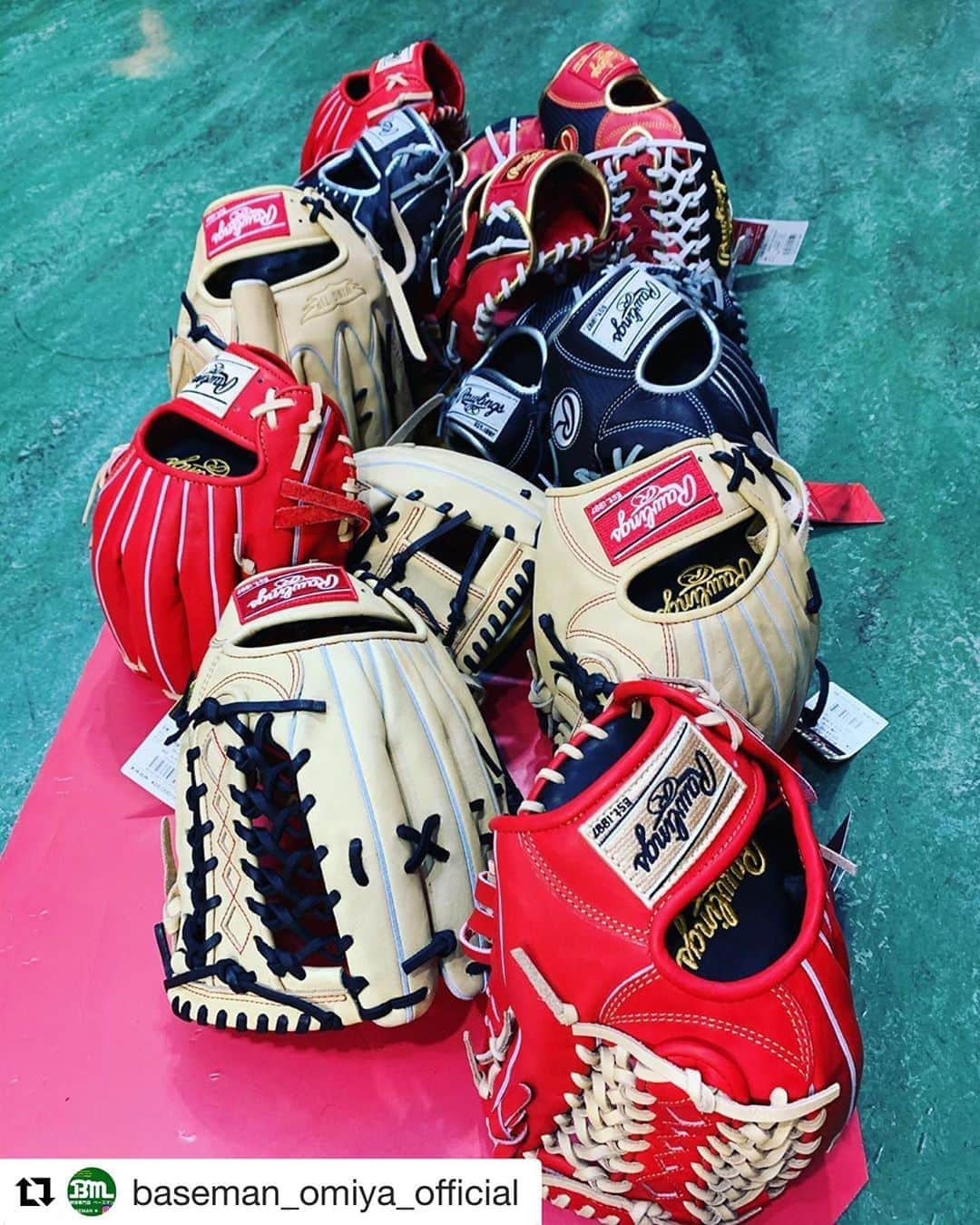 Rawlings Japanさんのインスタグラム写真 - (Rawlings JapanInstagram)「#Repost @baseman_omiya_official with @get_repost ・・・ @rawlings_japan_llc  4連休初日大量投入しました！ 軟式グローブ！ #baseman #ローリングス #軟式グローブ @rawlings_japan_llc」9月21日 17時00分 - rawlings_japan_llc