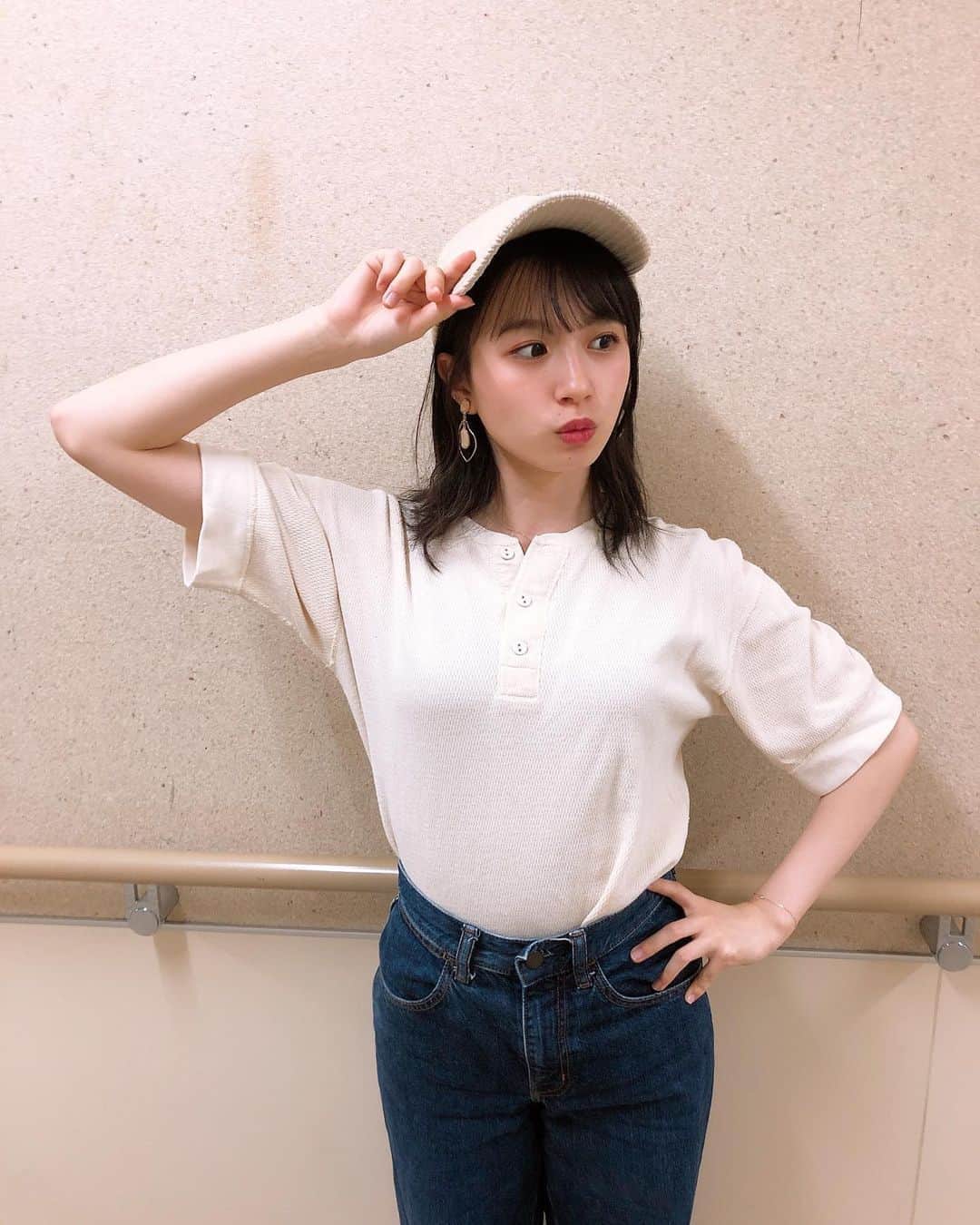 浅倉樹々さんのインスタグラム写真 - (浅倉樹々Instagram)「﻿ カジュアルコーデ🧢﻿ ﻿ 最近﻿ 服の好みが変わって﻿ ワンピースとかスカートを履くようにもなったのだけど﻿ ﻿ やっぱりパンツすき。﻿ ﻿ 落ち着く。。﻿ ﻿ ﻿ 帽子は﻿ ﻿ @mitsubachimaki 先生から﻿ 誕生日にいただきました！！嬉しい🤦🏻‍♀️❤️﻿ ﻿ ベージュ可愛い🤍🤎﻿ ﻿ ﻿ #tsubaki_factory #つばきファクトリー﻿ #浅倉樹々 #私服 #秋 #カジュアル ﻿ ﻿」9月21日 16時53分 - kiki_asakura.official