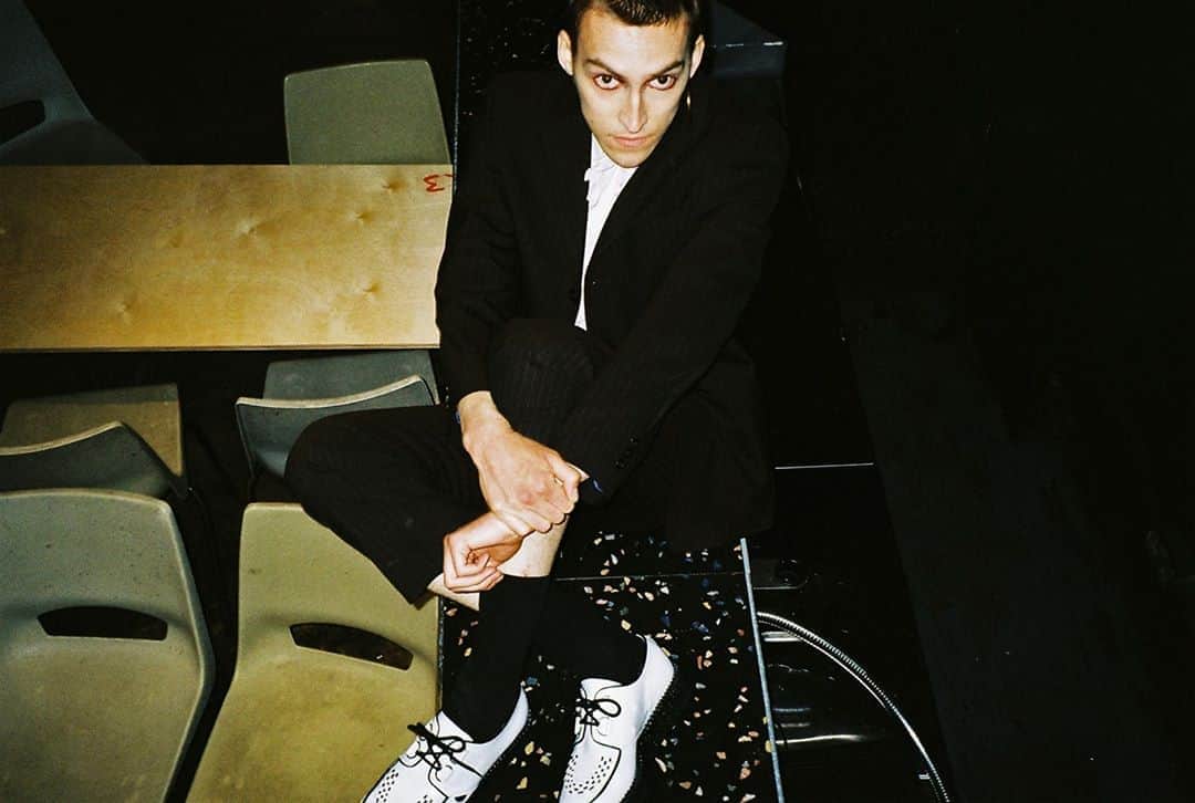 アンダーグラウンドのインスタグラム：「Joe wears the Original Wulfrun Creeper, this option available in single and double sole from the online store.Algender⁠ ⁠ Photographer: @mrtomgoddard ⁠ Makeup Artist: @alicedoddsmakeup I ⁠ Hair Stylist: @mulletbabyy  ⁠ ⁠ #UndergroundEngland #UndergroundShoes #UndergroundCreeper #WulfrunCreeper #Creepers #Underground #Wulfrun #OriginalCreeper #algender」