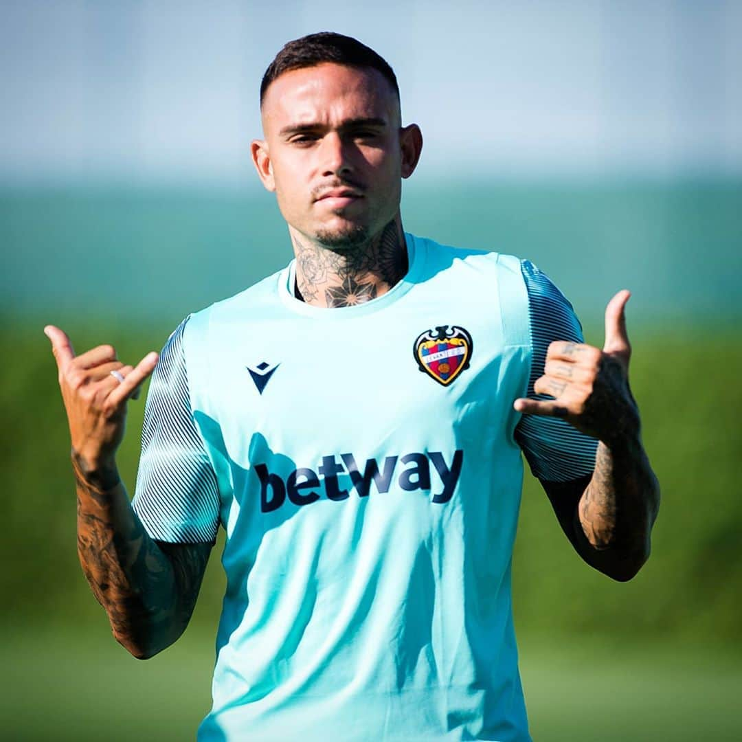 レバンテUDさんのインスタグラム写真 - (レバンテUDInstagram)「New Week 🤙#OsasunaLevante  #MachoLevante #LevanteUD #LaLiga #LaLigaSantander #LUDInside #Futbol #Football #LevanteUD #EnPeligroDeExpansión 🔵🔴」9月21日 16時58分 - levanteud