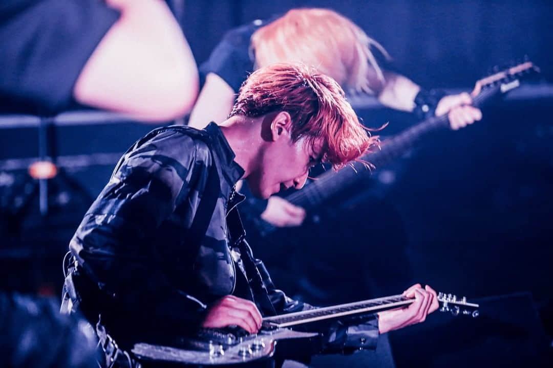 Crossfaithさんのインスタグラム写真 - (CrossfaithInstagram)「Other killer snaps from 'SPECIES VIRTUAL WORLD TOUR - OPEN THE DIMENSIONS’!  What was your favorite part of this virtual show?  If you haven't checked it, it's still available here: https://tokyosessions.com/  「SPECIES VIRTUAL WORLD TOUR - OPEN THE DIMENSIONS」ライブ写真を公開！  明日23時59分まで見逃し配信も視聴可能です。通常・限定Tシャツ付きチケットも明日22時まで購入可能なのでチェックしてみてください。  詳しくはコチラ▷ https://tokyosessions.com/  Photo by @nishimakitaichi」9月21日 17時00分 - crossfaithjapan