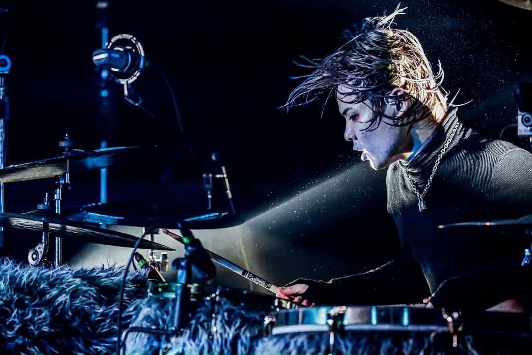 Crossfaithさんのインスタグラム写真 - (CrossfaithInstagram)「Other killer snaps from 'SPECIES VIRTUAL WORLD TOUR - OPEN THE DIMENSIONS’!  What was your favorite part of this virtual show?  If you haven't checked it, it's still available here: https://tokyosessions.com/  「SPECIES VIRTUAL WORLD TOUR - OPEN THE DIMENSIONS」ライブ写真を公開！  明日23時59分まで見逃し配信も視聴可能です。通常・限定Tシャツ付きチケットも明日22時まで購入可能なのでチェックしてみてください。  詳しくはコチラ▷ https://tokyosessions.com/  Photo by @nishimakitaichi」9月21日 17時00分 - crossfaithjapan