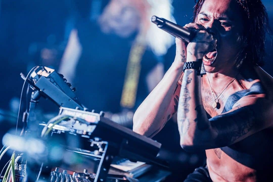 Crossfaithさんのインスタグラム写真 - (CrossfaithInstagram)「Other killer snaps from 'SPECIES VIRTUAL WORLD TOUR - OPEN THE DIMENSIONS’!  What was your favorite part of this virtual show?  If you haven't checked it, it's still available here: https://tokyosessions.com/  「SPECIES VIRTUAL WORLD TOUR - OPEN THE DIMENSIONS」ライブ写真を公開！  明日23時59分まで見逃し配信も視聴可能です。通常・限定Tシャツ付きチケットも明日22時まで購入可能なのでチェックしてみてください。  詳しくはコチラ▷ https://tokyosessions.com/  Photo by @nishimakitaichi」9月21日 17時00分 - crossfaithjapan