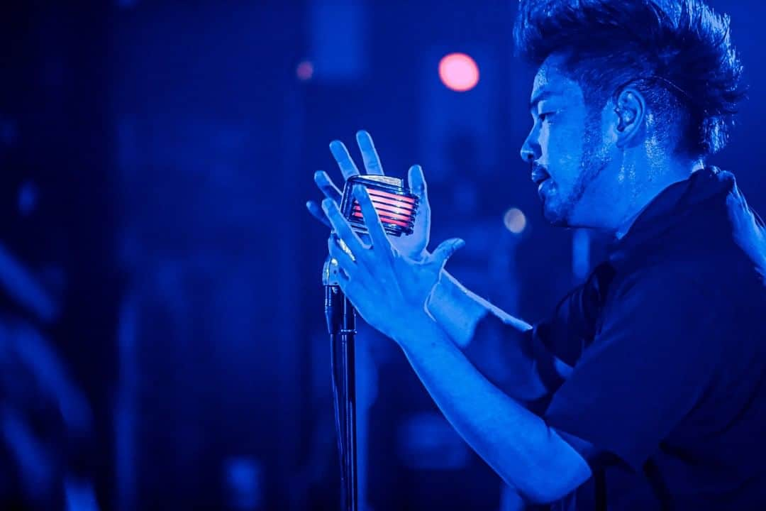 Crossfaithさんのインスタグラム写真 - (CrossfaithInstagram)「Other killer snaps from 'SPECIES VIRTUAL WORLD TOUR - OPEN THE DIMENSIONS’!  What was your favorite part of this virtual show?  If you haven't checked it, it's still available here: https://tokyosessions.com/  「SPECIES VIRTUAL WORLD TOUR - OPEN THE DIMENSIONS」ライブ写真を公開！  明日23時59分まで見逃し配信も視聴可能です。通常・限定Tシャツ付きチケットも明日22時まで購入可能なのでチェックしてみてください。  詳しくはコチラ▷ https://tokyosessions.com/  Photo by @nishimakitaichi」9月21日 17時00分 - crossfaithjapan