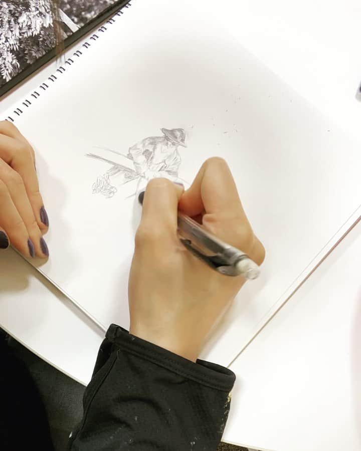 小池花瑠奈のインスタグラム：「…  パレットがなかったのでシャーペンで。 ⏳おじさん落書き🌲  #🖋 #シャーペン  #お絵描き #drawing #dessin」