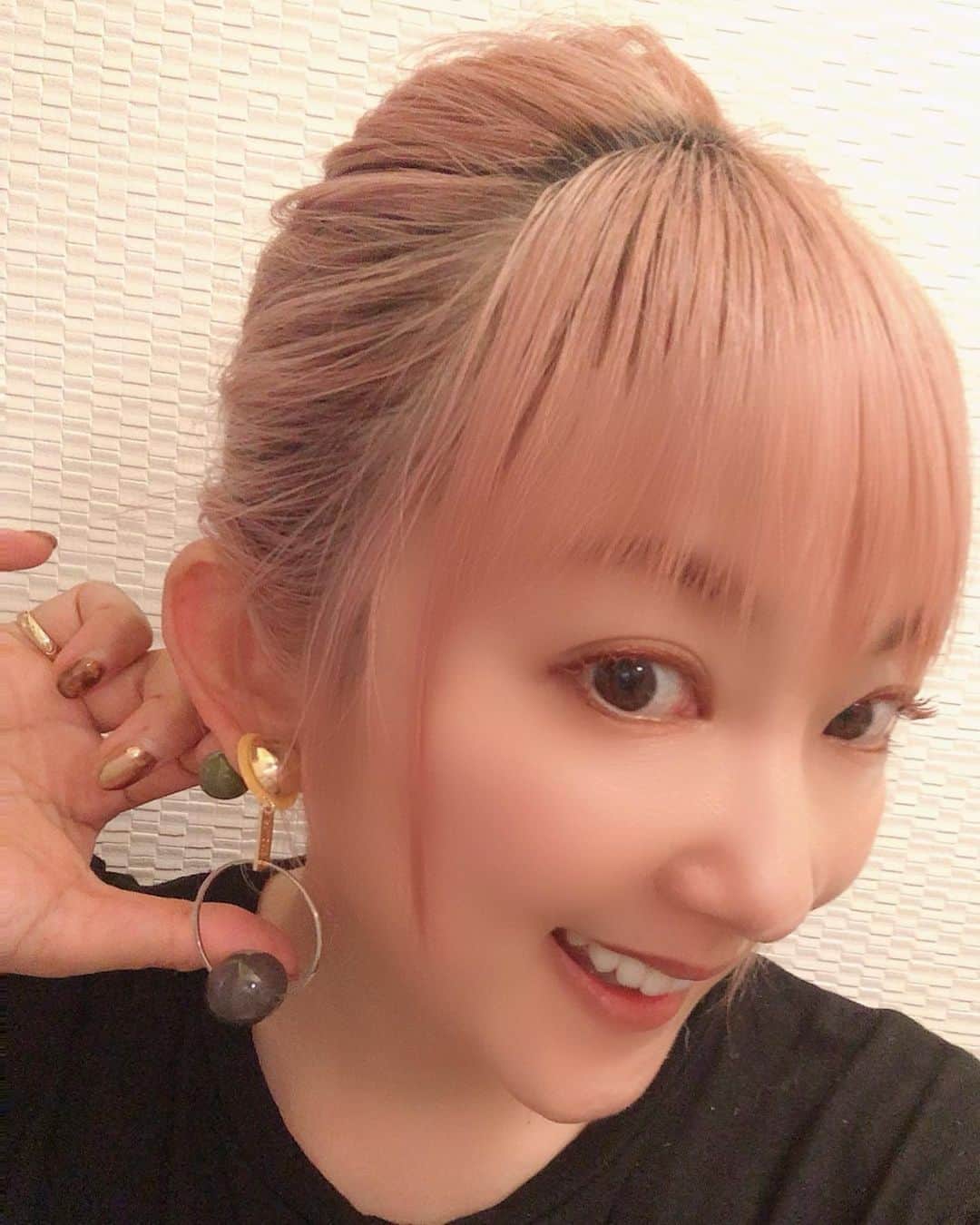 山田まりやさんのインスタグラム写真 - (山田まりやInstagram)「pink hairに合わせて @peachepeace0703n でオーダー❣️ ・ ・ #秋服コーデ #秋冬支度 #pierce #留め金まで可愛い😍 #youtube  #ムネまりチャンネル  #グッドボタン👍 #チャンネル登録お願いします 🛎✨ #プロフィールから飛べまーす ❤️ #山田まりや #ムネくん #親子 @central_official_  #小学2年生 #7歳 #男の子 #ママ #hairstyle #color #pink #instagood #instalike #instafashion #instadaily #love #loveislove」9月21日 17時24分 - mariya.yamada