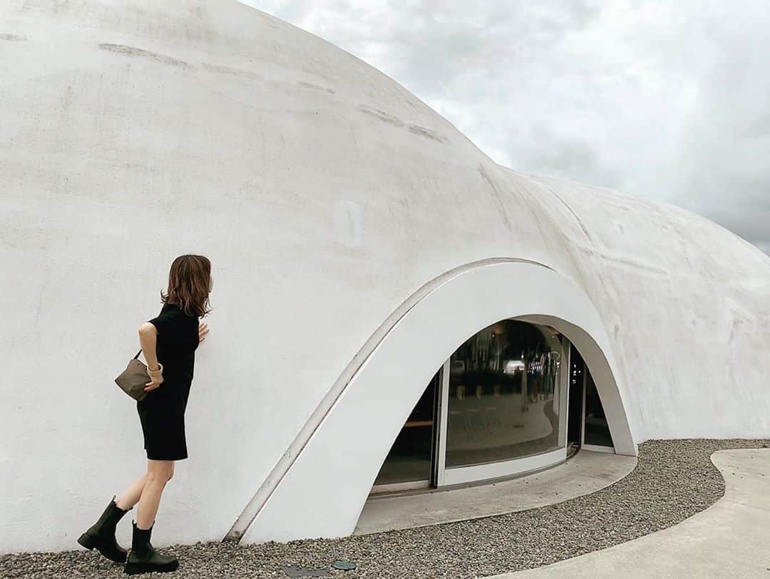ree_mstorynさんのインスタグラム写真 - (ree_mstorynInstagram)「#ここはどこでしょう  とっても不思議なフォルムの建物で ほうとう堪能してきました 馬刺しも美味しかったです ・ ・ #ほうとう不動 #hotohudo  #ほうとう #山中湖 #山中湖ランチ #旅録 #旅行 #trip #旅行好きな人と繋がりたい #旅行好き女子 #旅行コーデ #coordinate  #fashion #黒コーデ #vsco #vscam」9月21日 17時34分 - ree_mstoryn