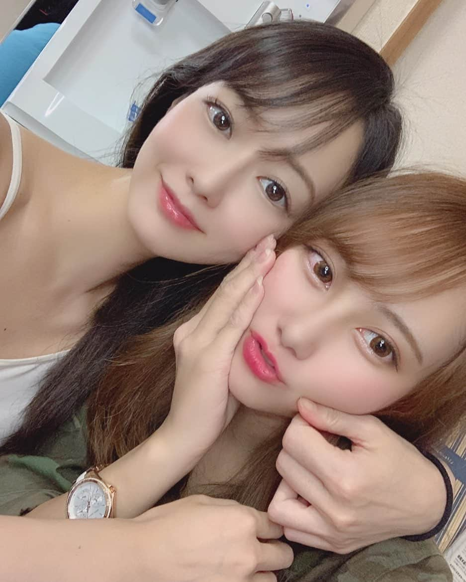 吉山りささんのインスタグラム写真 - (吉山りさInstagram)「母娘写真👯‍♀️  My Angel 😇❣️  #母娘 #おやこ #親子 #ママ #娘  #mom #daughter   #写真 #photography #photo  #ツーショット #シングルマザー  #吉山りさ #モデル #アラフォーママ #アラフォー #黒髪 #ロングヘア #longhair #美容 #美肌 #前髪   #コロナなんかに負けないもん  #japanesegirl  #Japanese」9月21日 17時27分 - oreorerisa