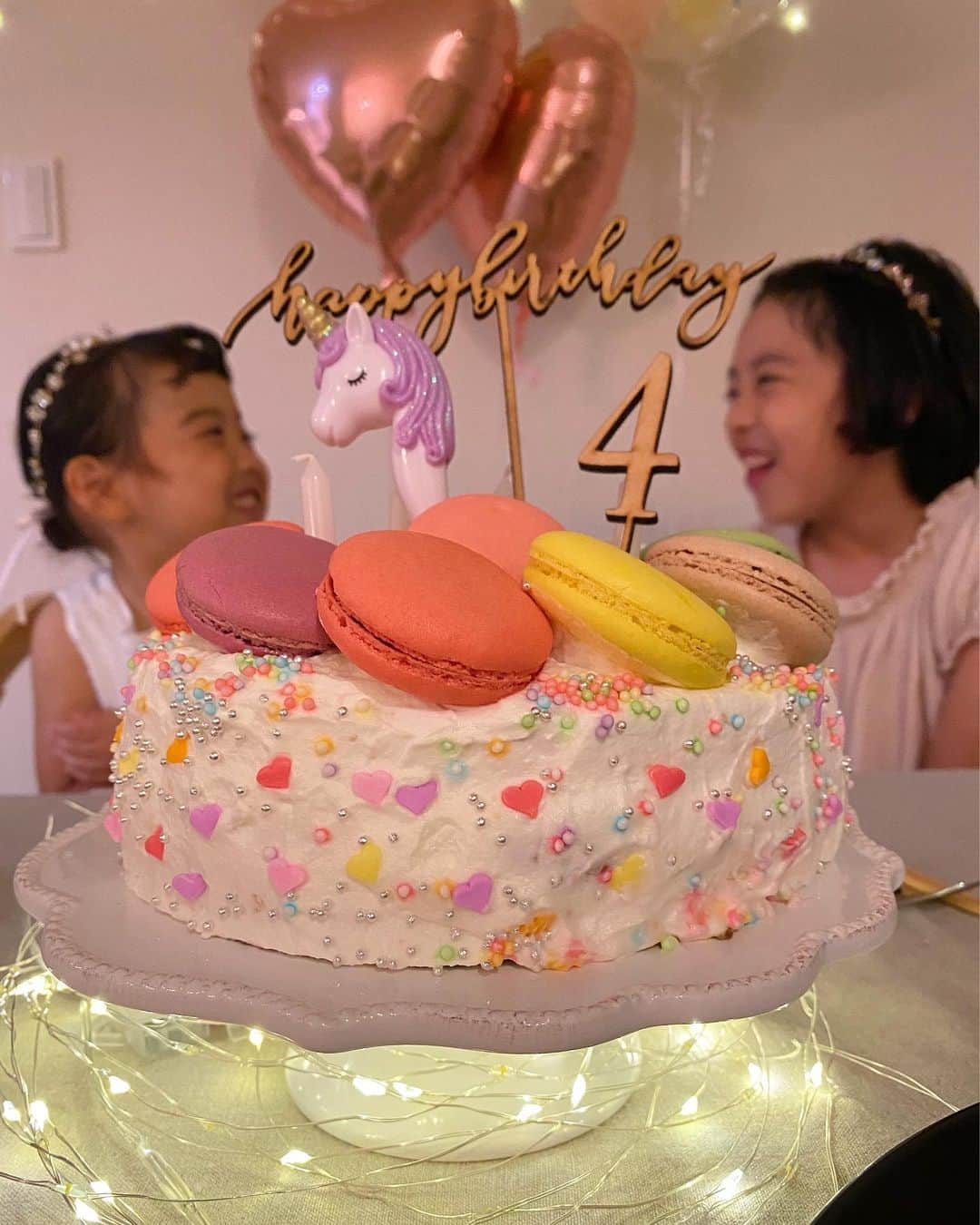 ayuさんのインスタグラム写真 - (ayuInstagram)「🦄🎂🎈💓✨ 💛🧡❤️💚💙💜🤍🤎 おめでとうのコメントたくさんありがとうございました♡ . #誕生日#４歳#次女#ユニコーン#bvenfant #ベルビーアンファン#誕生日飾り付け#バルーン#birthday#パーティ」9月21日 17時30分 - memeyuyu