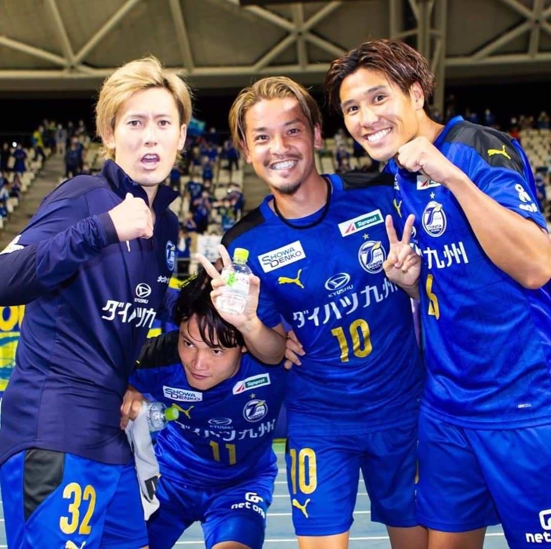 野村直輝のインスタグラム：「古巣横浜FCとの試合。僕にとって特別な試合でした。久々にお世話になった沢山の方に会えて嬉しかったです！再来月、三ツ沢では横浜FCファンサポーターの方にも会えるの楽しみにしています！！🙇‍♂️  そして、今季ホームで初めての試合。 ホームってやっぱいいですね🤩 またみんなでチームの為に闘います！ 引き続き熱い応援よろしくお願いします💪  #大分トリニータ #不撓不屈 #横浜FC #人のゴール #本人より喜ぶ #渡大生 #僕が1番欲しかったもの #精神」