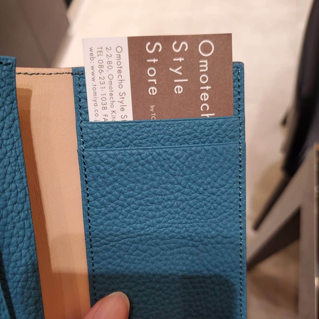 Omotecho Style Storeさんのインスタグラム写真 - (Omotecho Style StoreInstagram)「ピッチーノフェア開催中！ ということで今回はピッチーノから 名刺入れをご紹介致します。  カラー:左から、ブラック・ネイビー・レッド・ジーン 価格:￥20,000 +tax  ポケットが計4つ付いており、 頂いた名刺も分けて収納できるので機能性も抜群です！  #ピッチーノ 　#名刺入れ 　#プレゼント  #スーツスタイル 　#カジュアル 　#オシャレ 　#カードケース 　#名刺   定休日:火曜日」9月21日 17時38分 - omotechostylestore