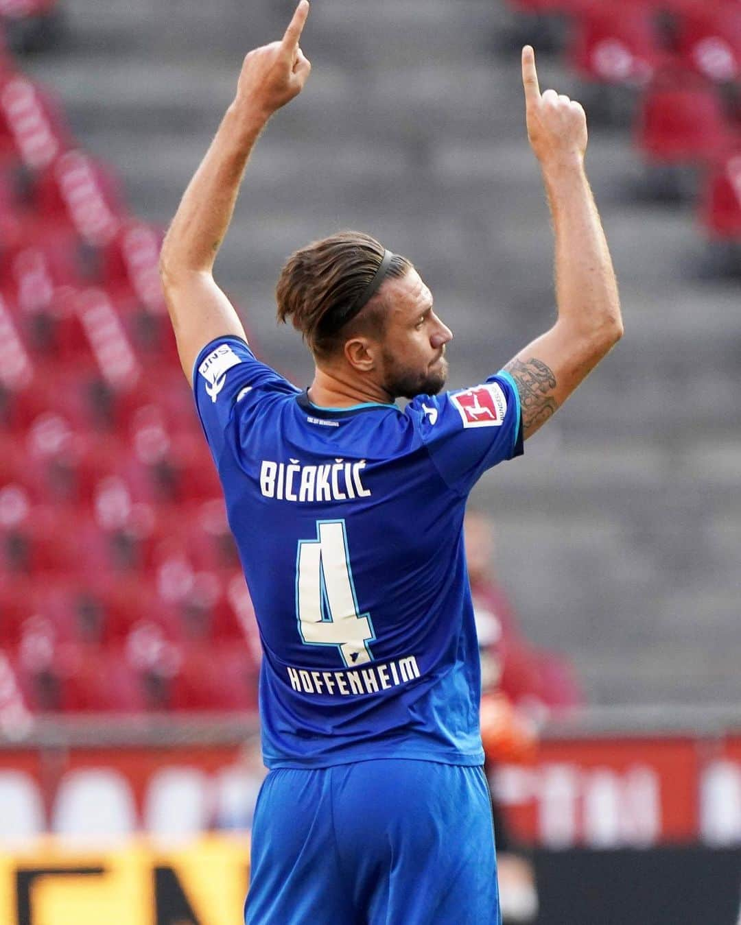 TSG1899ホッフェンハイムさんのインスタグラム写真 - (TSG1899ホッフェンハイムInstagram)「#MondayMotivation ▶️ #TSG-Style 🙌 #koetsg #bundesliga」9月21日 17時50分 - tsghoffenheim