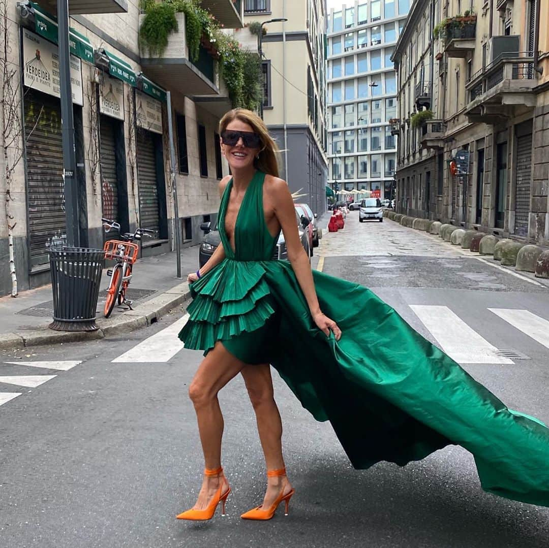 アンナ・デッロ・ルッソさんのインスタグラム写真 - (アンナ・デッロ・ルッソInstagram)「Monday:let’s start this Milan fashion week 🇮🇪💨🌬 in @eliesaabworld 💚💚💚 #mfw2020」9月21日 17時55分 - annadellorusso